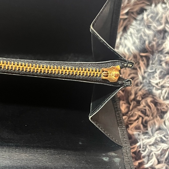LV Epi Wallet 🖤 Vintage - Picture 4 of 9